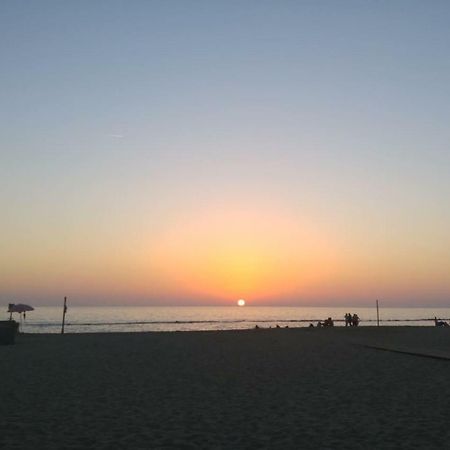 菲乌米奇诺Sunset House公寓 外观 照片