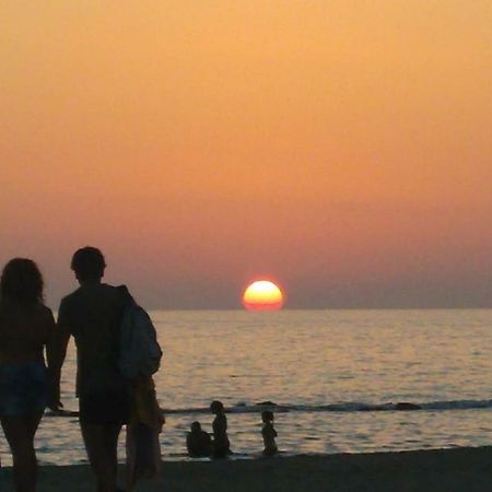 菲乌米奇诺Sunset House公寓 外观 照片