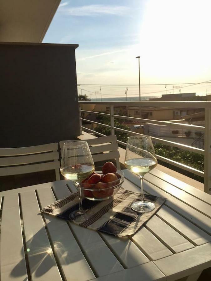 菲乌米奇诺Sunset House公寓 外观 照片